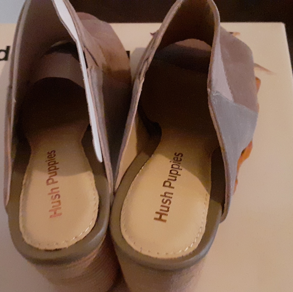 Hush puppies slide on